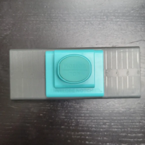 We R Memory Keepers Envelope Notch Punch - Picture 2 of 4